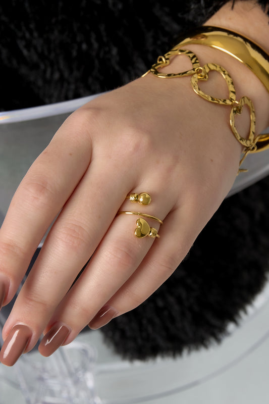 HZ Ring – Heart Twist