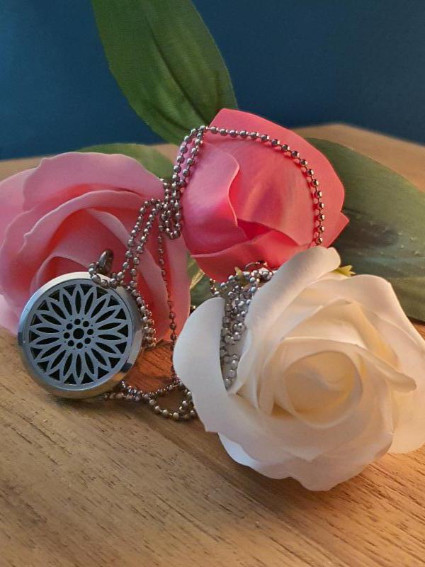 Parfum ketting inclusief 2 pads 4