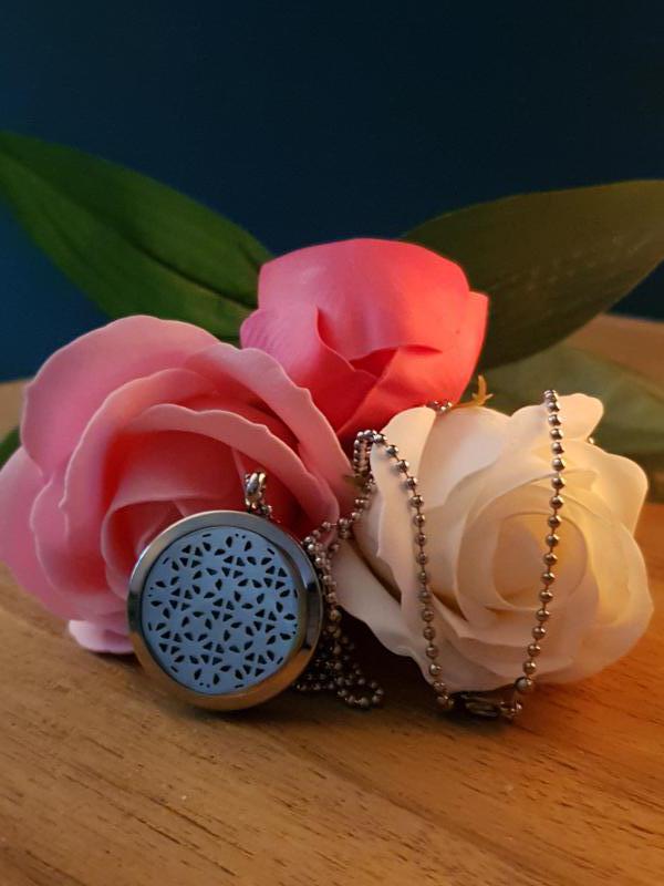 Parfum ketting inclusief 2 pads 2