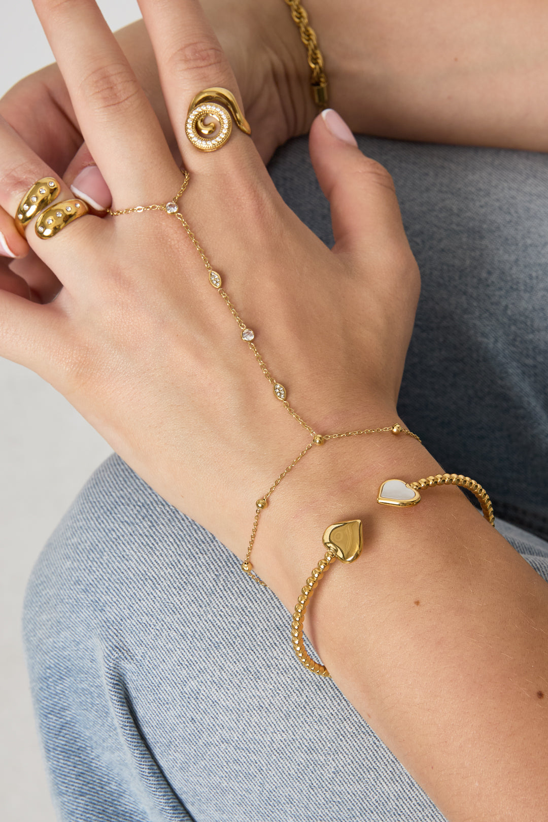 Stainless steel  Symmetrisch gestipte bangle met gedetailleerde uiteinden