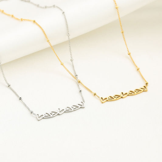 Ketting met zeven hartjes van stainless steel, naast elkaar in zilver en goud