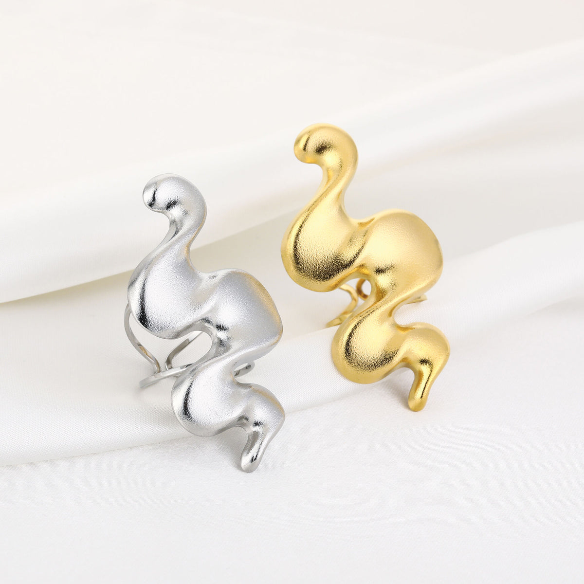 HZ Ring golvend design stainless steel