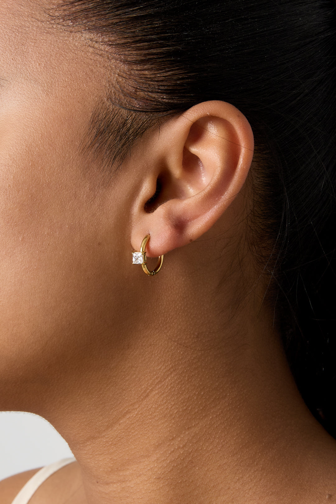 Stainless steel hoops met vierkante steen